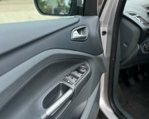 Сірий Форд Сі-Макс, об'ємом двигуна 1.6 л та пробігом 107 тис. км за 7350 $, фото 19 на Automoto.ua