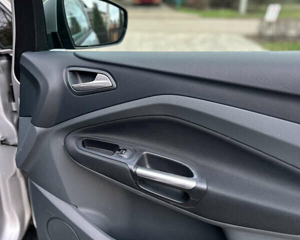 Сірий Форд Сі-Макс, об'ємом двигуна 1.6 л та пробігом 107 тис. км за 7350 $, фото 25 на Automoto.ua