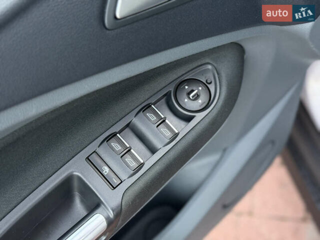 Серый Форд Си-Макс, объемом двигателя 1.6 л и пробегом 239 тыс. км за 8650 $, фото 36 на Automoto.ua