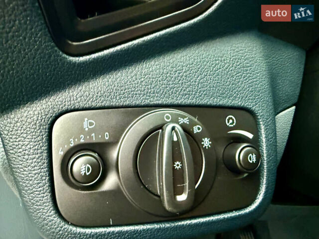 Сірий Форд Сі-Макс, об'ємом двигуна 1.6 л та пробігом 254 тис. км за 6999 $, фото 15 на Automoto.ua