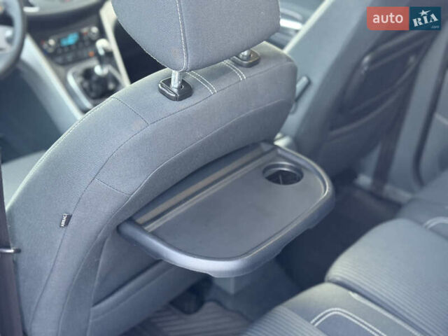 Серый Форд Си-Макс, объемом двигателя 1.6 л и пробегом 239 тыс. км за 8650 $, фото 50 на Automoto.ua