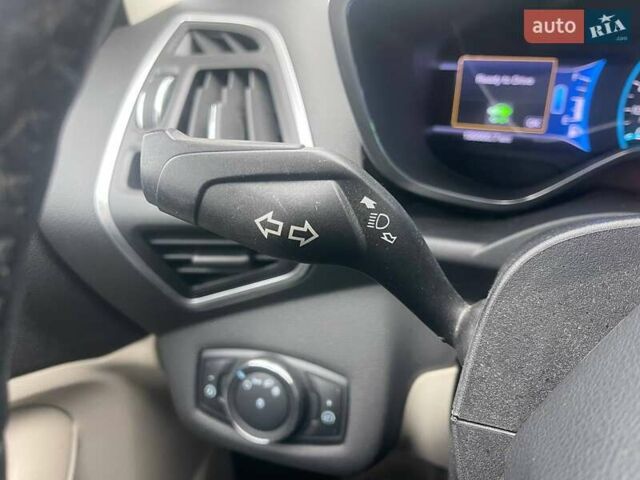 Серый Форд Си-Макс, объемом двигателя 2 л и пробегом 200 тыс. км за 12490 $, фото 17 на Automoto.ua