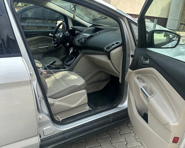 Серый Форд Си-Макс, объемом двигателя 2 л и пробегом 280 тыс. км за 10000 $, фото 3 на Automoto.ua