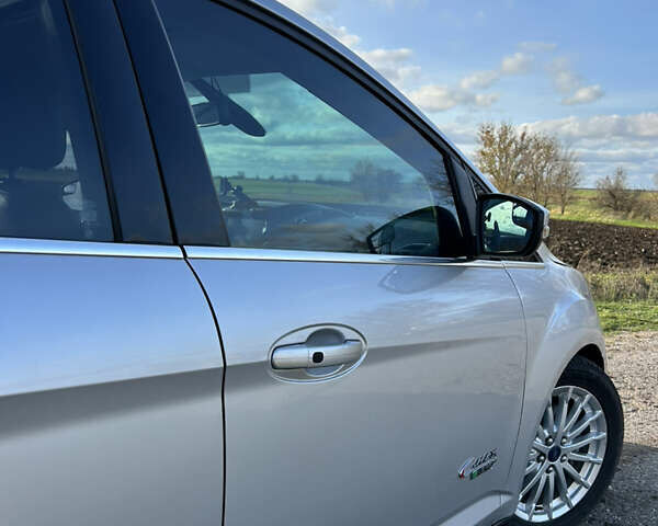 Сірий Форд Сі-Макс, об'ємом двигуна 2 л та пробігом 82 тис. км за 13000 $, фото 5 на Automoto.ua