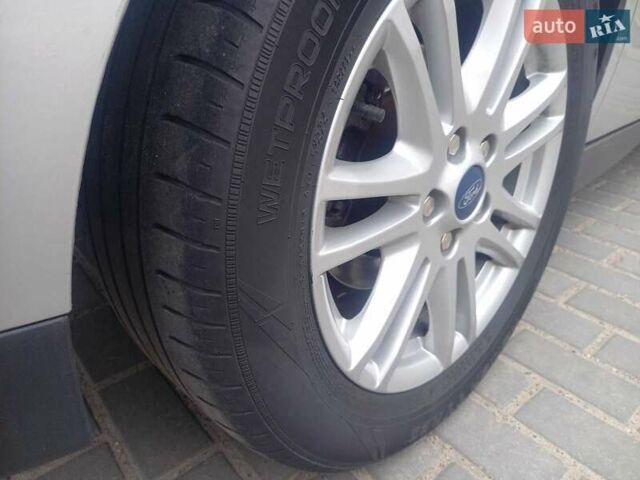 Серый Форд Си-Макс, объемом двигателя 2 л и пробегом 243 тыс. км за 10100 $, фото 9 на Automoto.ua