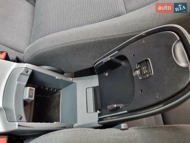 Сірий Форд Сі-Макс, об'ємом двигуна 1 л та пробігом 136 тис. км за 6950 $, фото 20 на Automoto.ua
