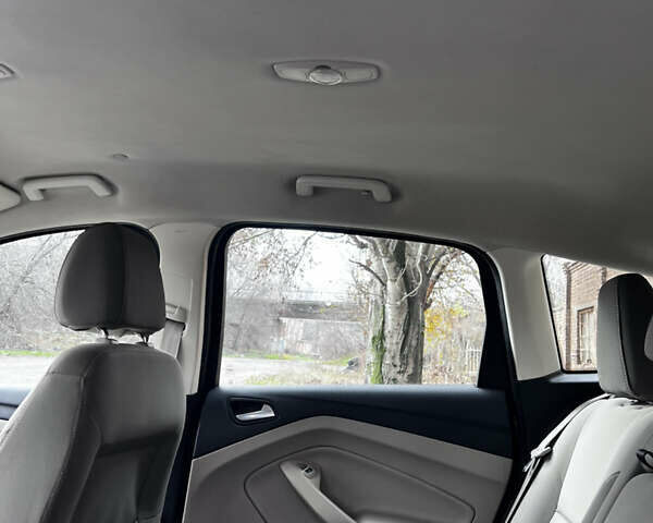 Серый Форд Си-Макс, объемом двигателя 2 л и пробегом 206 тыс. км за 9600 $, фото 13 на Automoto.ua