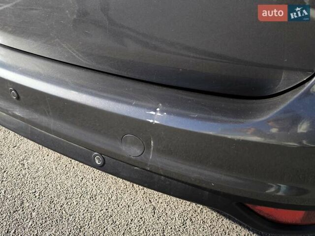 Серый Форд Си-Макс, объемом двигателя 2 л и пробегом 128 тыс. км за 11000 $, фото 7 на Automoto.ua