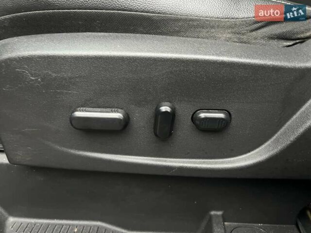 Сірий Форд Сі-Макс, об'ємом двигуна 2 л та пробігом 171 тис. км за 10499 $, фото 10 на Automoto.ua