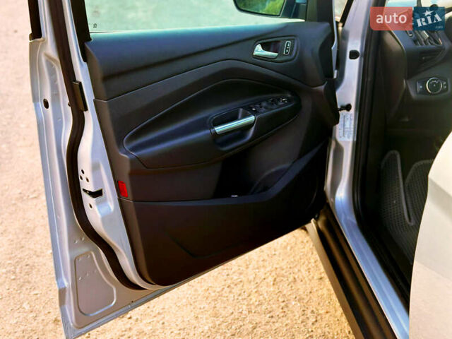 Форд Сі-Макс 2014 у Харкові на Automoto.ua Сірий Форд Сі-Макс, об'ємом двигуна 2 л та пробігом 117 тис. км за 12500 $, фото 9 на Automoto.ua