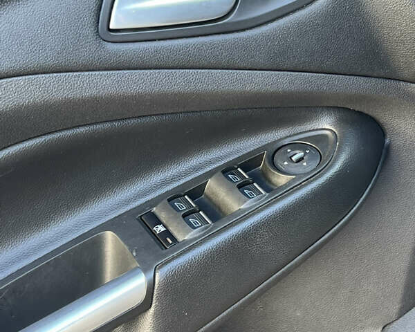 Форд Си-Макс 2014 в Одессе на Automoto.ua Серый Форд Си-Макс, объемом двигателя 2 л и пробегом 140 тыс. км за 12600 $, фото 17 на Automoto.ua