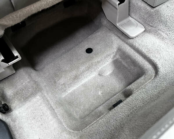 Серый Форд Си-Макс, объемом двигателя 2 л и пробегом 206 тыс. км за 9600 $, фото 18 на Automoto.ua