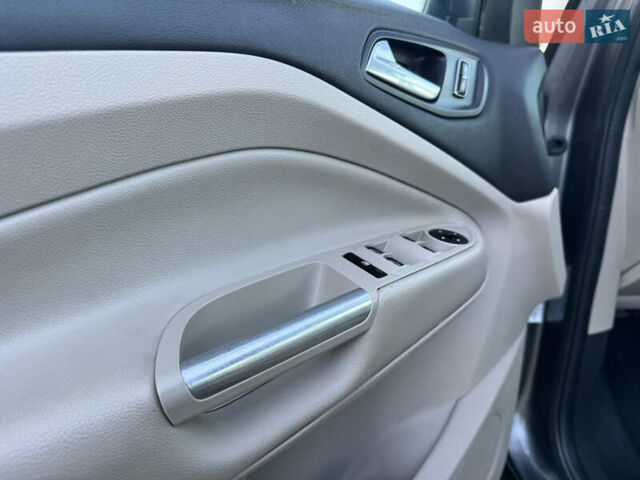 Сірий Форд Сі-Макс, об'ємом двигуна 2 л та пробігом 111 тис. км за 10700 $, фото 15 на Automoto.ua