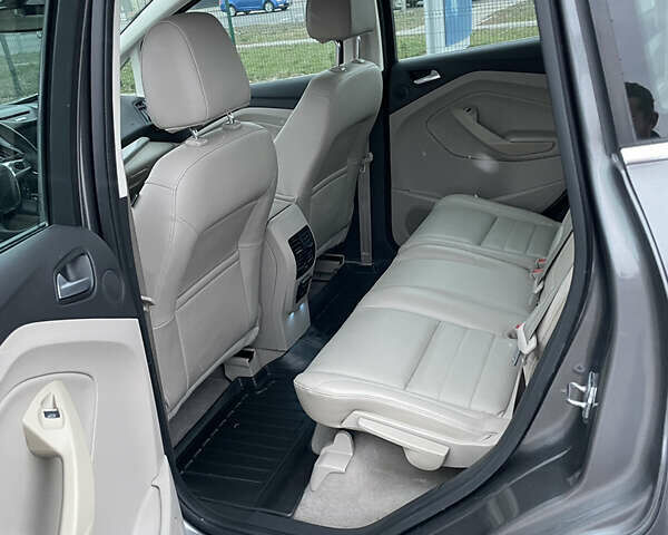 Серый Форд Си-Макс, объемом двигателя 2 л и пробегом 210 тыс. км за 14350 $, фото 13 на Automoto.ua