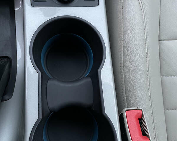 Серый Форд Си-Макс, объемом двигателя 2 л и пробегом 210 тыс. км за 14350 $, фото 20 на Automoto.ua