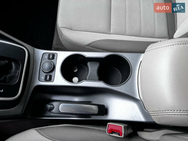 Серый Форд Си-Макс, объемом двигателя 2 л и пробегом 206 тыс. км за 9600 $, фото 33 на Automoto.ua