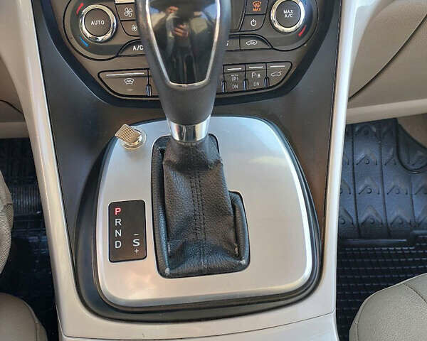 Серый Форд Си-Макс, объемом двигателя 2 л и пробегом 340 тыс. км за 7849 $, фото 3 на Automoto.ua