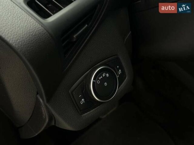Серый Форд Си-Макс, объемом двигателя 2 л и пробегом 181 тыс. км за 10000 $, фото 11 на Automoto.ua
