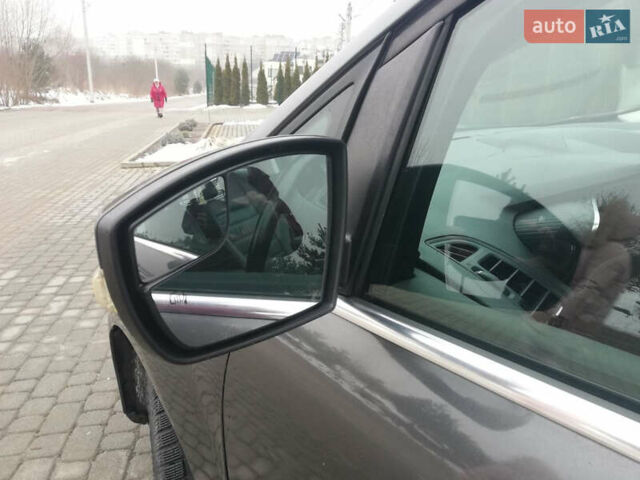 Серый Форд Си-Макс, объемом двигателя 2 л и пробегом 186 тыс. км за 11700 $, фото 12 на Automoto.ua