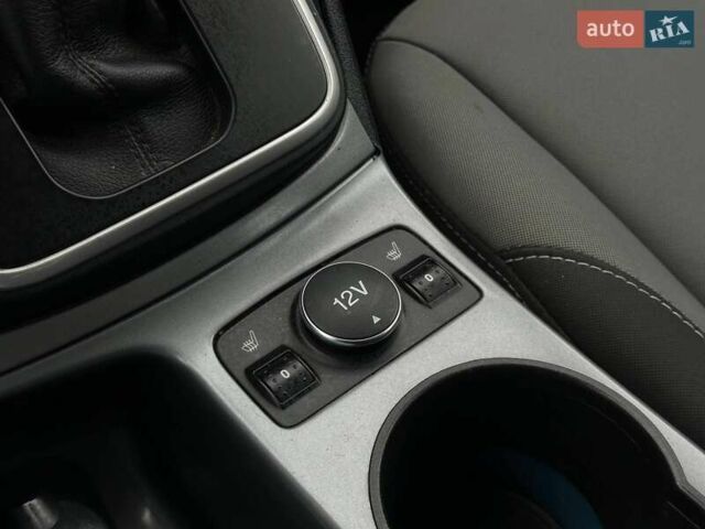 Серый Форд Си-Макс, объемом двигателя 2 л и пробегом 181 тыс. км за 10000 $, фото 16 на Automoto.ua