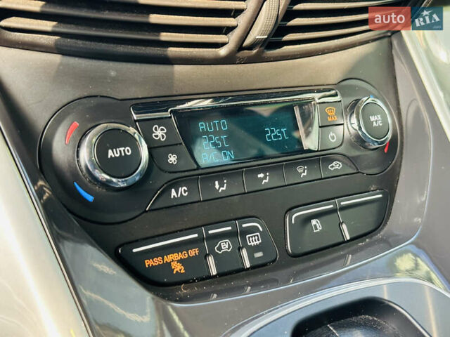 Сірий Форд Сі-Макс, об'ємом двигуна 2 л та пробігом 240 тис. км за 13400 $, фото 32 на Automoto.ua