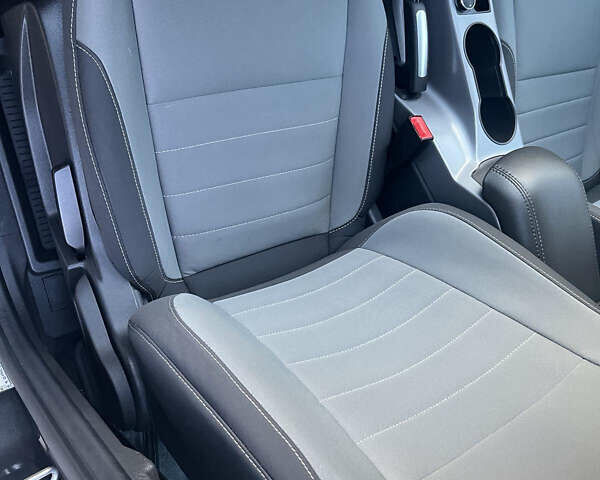 Сірий Форд Сі-Макс, об'ємом двигуна 2 л та пробігом 15 тис. км за 14500 $, фото 18 на Automoto.ua