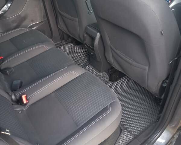 Сірий Форд Сі-Макс, об'ємом двигуна 1.5 л та пробігом 215 тис. км за 12600 $, фото 6 на Automoto.ua
