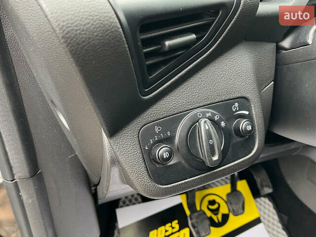 Серый Форд Си-Макс, объемом двигателя 1.5 л и пробегом 220 тыс. км за 8999 $, фото 12 на Automoto.ua