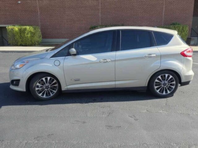 Серый Форд Си-Макс, объемом двигателя 2 л и пробегом 64 тыс. км за 4600 $, фото 3 на Automoto.ua