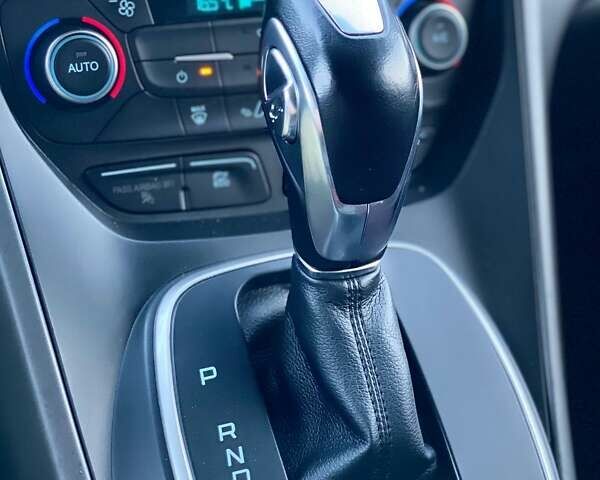 Серый Форд Си-Макс, объемом двигателя 2 л и пробегом 135 тыс. км за 9590 $, фото 31 на Automoto.ua