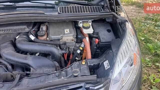 Серый Форд Си-Макс, объемом двигателя 2 л и пробегом 66 тыс. км за 13800 $, фото 24 на Automoto.ua