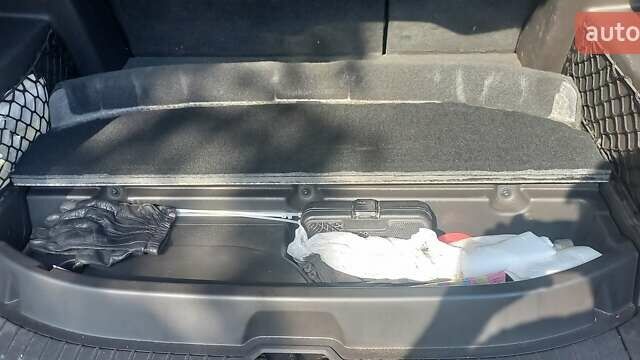 Серый Форд Си-Макс, объемом двигателя 2 л и пробегом 66 тыс. км за 13800 $, фото 17 на Automoto.ua