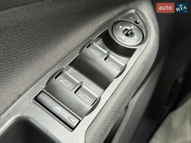 Сірий Форд Сі-Макс, об'ємом двигуна 2 л та пробігом 210 тис. км за 11900 $, фото 23 на Automoto.ua