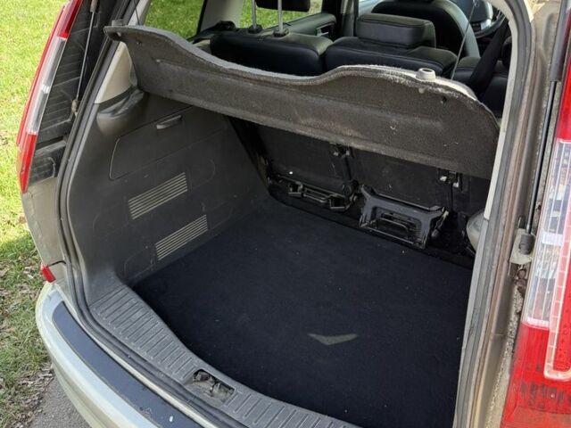 Сірий Форд Сі-Макс, об'ємом двигуна 2 л та пробігом 205 тис. км за 7500 $, фото 6 на Automoto.ua