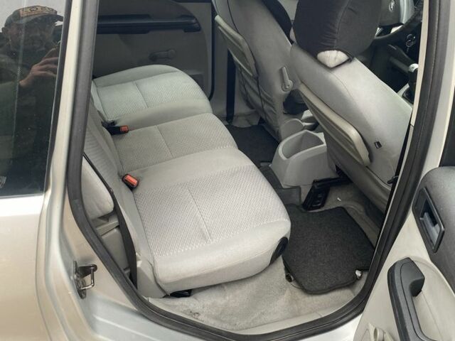 Форд Сі-Макс 2004 у Києві на Automoto.ua Сірий Форд Сі-Макс, об'ємом двигуна 1.6 л та пробігом 350 тис. км за 4000 $, фото 3 на Automoto.ua