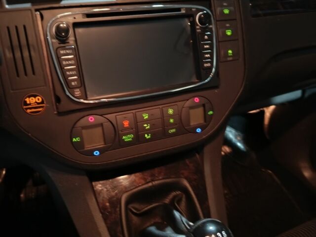 Серый Форд Си-Макс, объемом двигателя 2 л и пробегом 270 тыс. км за 5641 $, фото 3 на Automoto.ua