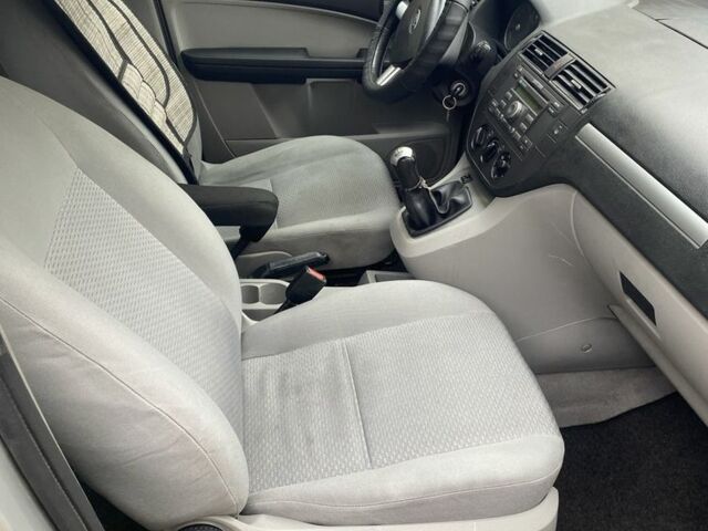 Форд Сі-Макс 2004 у Києві на Automoto.ua Сірий Форд Сі-Макс, об'ємом двигуна 1.6 л та пробігом 350 тис. км за 4000 $, фото 4 на Automoto.ua