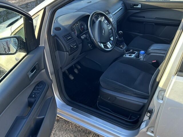 Серый Форд Си-Макс, объемом двигателя 2 л и пробегом 211 тыс. км за 4200 $, фото 6 на Automoto.ua