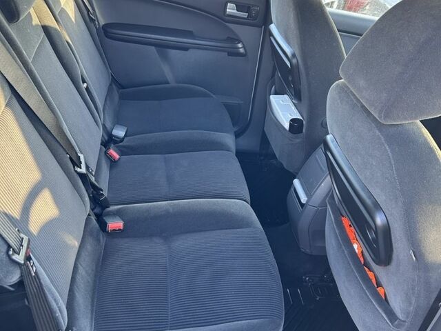 Серый Форд Си-Макс, объемом двигателя 2 л и пробегом 211 тыс. км за 4200 $, фото 5 на Automoto.ua