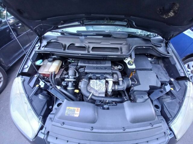 Серый Форд Си-Макс, объемом двигателя 1.6 л и пробегом 238 тыс. км за 4990 $, фото 11 на Automoto.ua