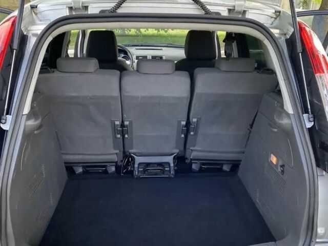 Серый Форд Си-Макс, объемом двигателя 1.6 л и пробегом 170 тыс. км за 6399 $, фото 2 на Automoto.ua