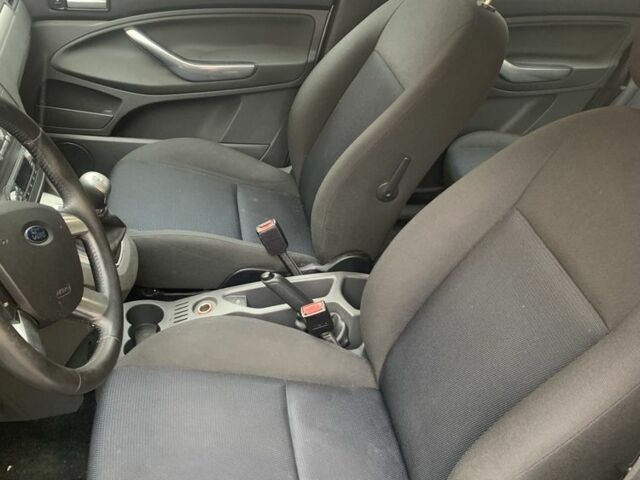 Серый Форд Си-Макс, объемом двигателя 1.6 л и пробегом 300 тыс. км за 5200 $, фото 6 на Automoto.ua