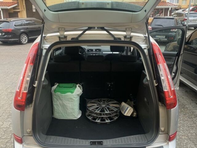 Серый Форд Си-Макс, объемом двигателя 1.6 л и пробегом 300 тыс. км за 5200 $, фото 4 на Automoto.ua