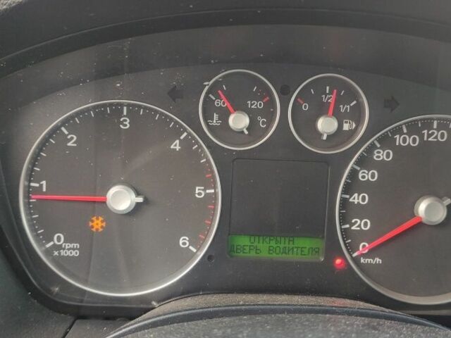 Синій Форд Сі-Макс, об'ємом двигуна 2 л та пробігом 333 тис. км за 3500 $, фото 5 на Automoto.ua