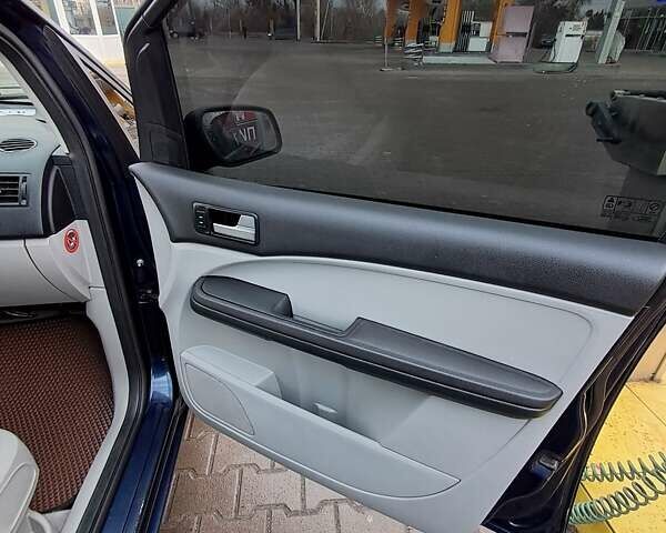 Синий Форд Си-Макс, объемом двигателя 1.6 л и пробегом 210 тыс. км за 4899 $, фото 22 на Automoto.ua