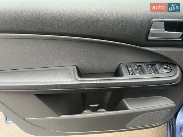 Синий Форд Си-Макс, объемом двигателя 1.6 л и пробегом 254 тыс. км за 4600 $, фото 6 на Automoto.ua