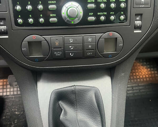 Синий Форд Си-Макс, объемом двигателя 1.6 л и пробегом 254 тыс. км за 4600 $, фото 3 на Automoto.ua