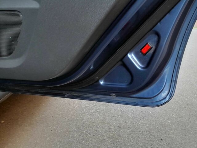 Синий Форд Си-Макс, объемом двигателя 1.6 л и пробегом 194 тыс. км за 5500 $, фото 2 на Automoto.ua