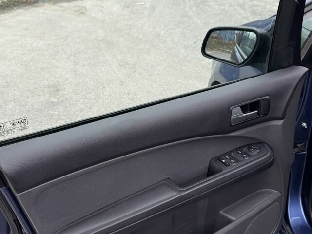 Синий Форд Си-Макс, объемом двигателя 1.6 л и пробегом 290 тыс. км за 5099 $, фото 11 на Automoto.ua