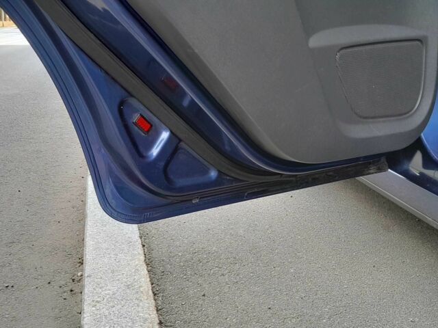 Синий Форд Си-Макс, объемом двигателя 1.6 л и пробегом 194 тыс. км за 5500 $, фото 3 на Automoto.ua